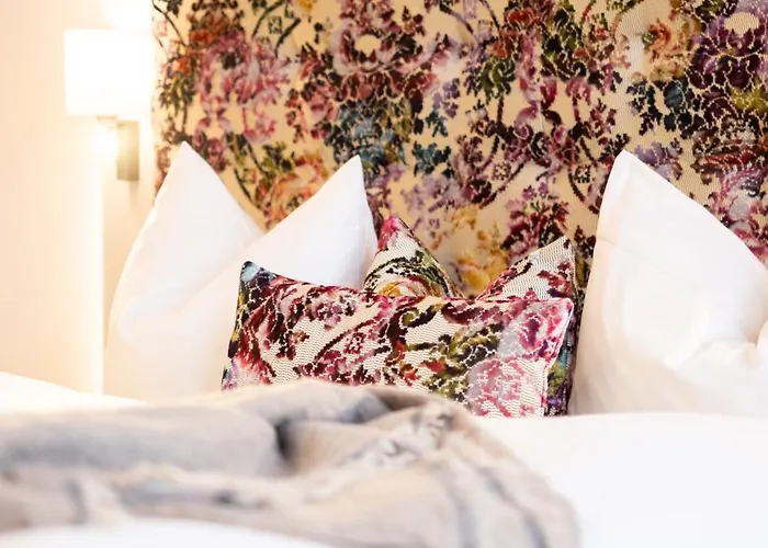 Отель Hotel Menge 